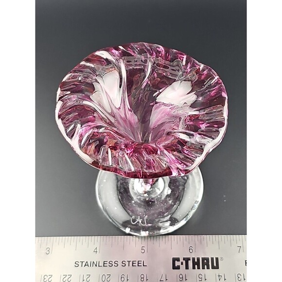 Signed CAS Chris Smith West Virginia Art Glass, Cranberry Bud Vase, Flower Shape - Picture 3 of 9